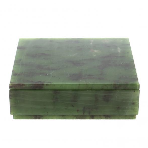 Шкатулка из саянского нефрита 10х10х3,5 см 124536