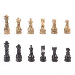Подарочные шахматы из камня "Дебют" мрамор ракушечник 25х25 см