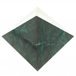 Пирамида 10,5х10,5х6,5 см камень змеевик