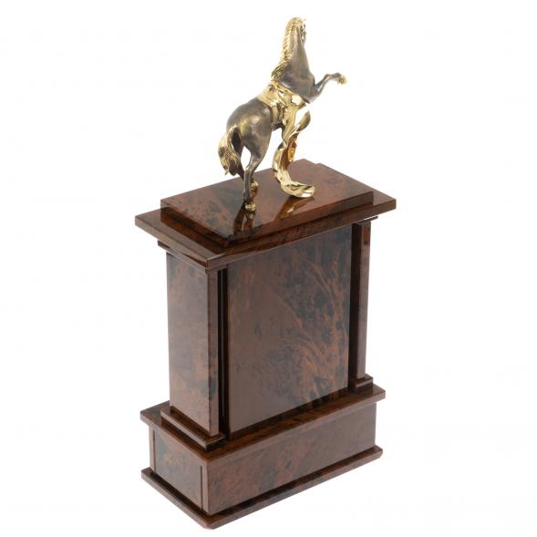 Настольные часы &amp;quot;Конь с попоной&amp;quot;из коричневого обсидиана 129607