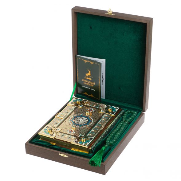 Коран на арабском языке в позолоченном окладе с четками 127574