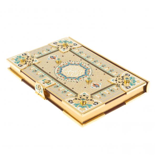 Коран на арабском языке в позолоченном окладе с четками 127574