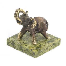 Статуэтка из бронзы на подставке из змеевика "Слон"