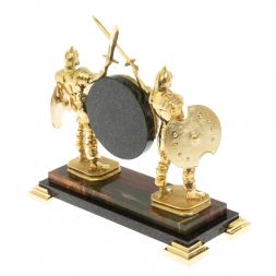 Часы "Гладиаторы" из яшмы и долерита 16,5х7х16,5 см