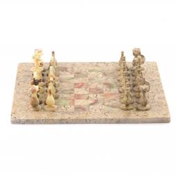 Каменные шахматы из оникса "Игрок" доска 38х38 см