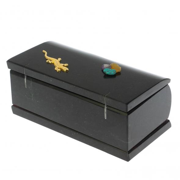 Шкатулка из черного змеевика с ящерицей и самоцветами 15х7,5х6 см 128738