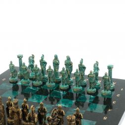 Шахматы "Александр Макендонский" фигуры бронза / патина 36х36х см змеевик