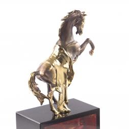 Декоративные часы «Конь с попоной» из яшмы и бронзы